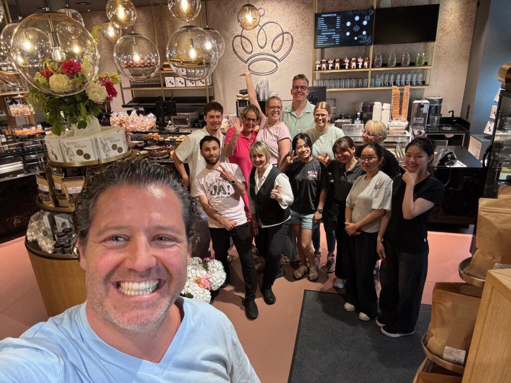 Marc Wetzold mit dem Team des Café am Markt im Café, Schwäbisch Hall