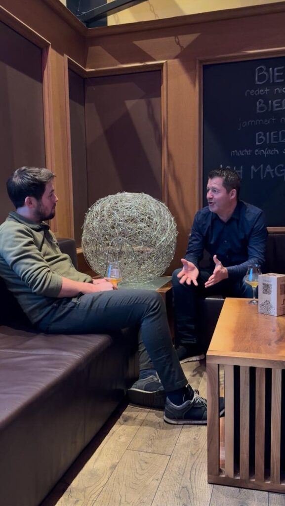 Gastronom Oliver Scheuber (links) im Gespräch mit Marc Wetzold